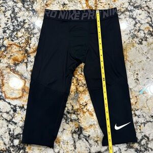 LEAVING CLOSET! NIKE PRO COMPRESSION 3/4 tights. Boys L. Black w/ white logo.